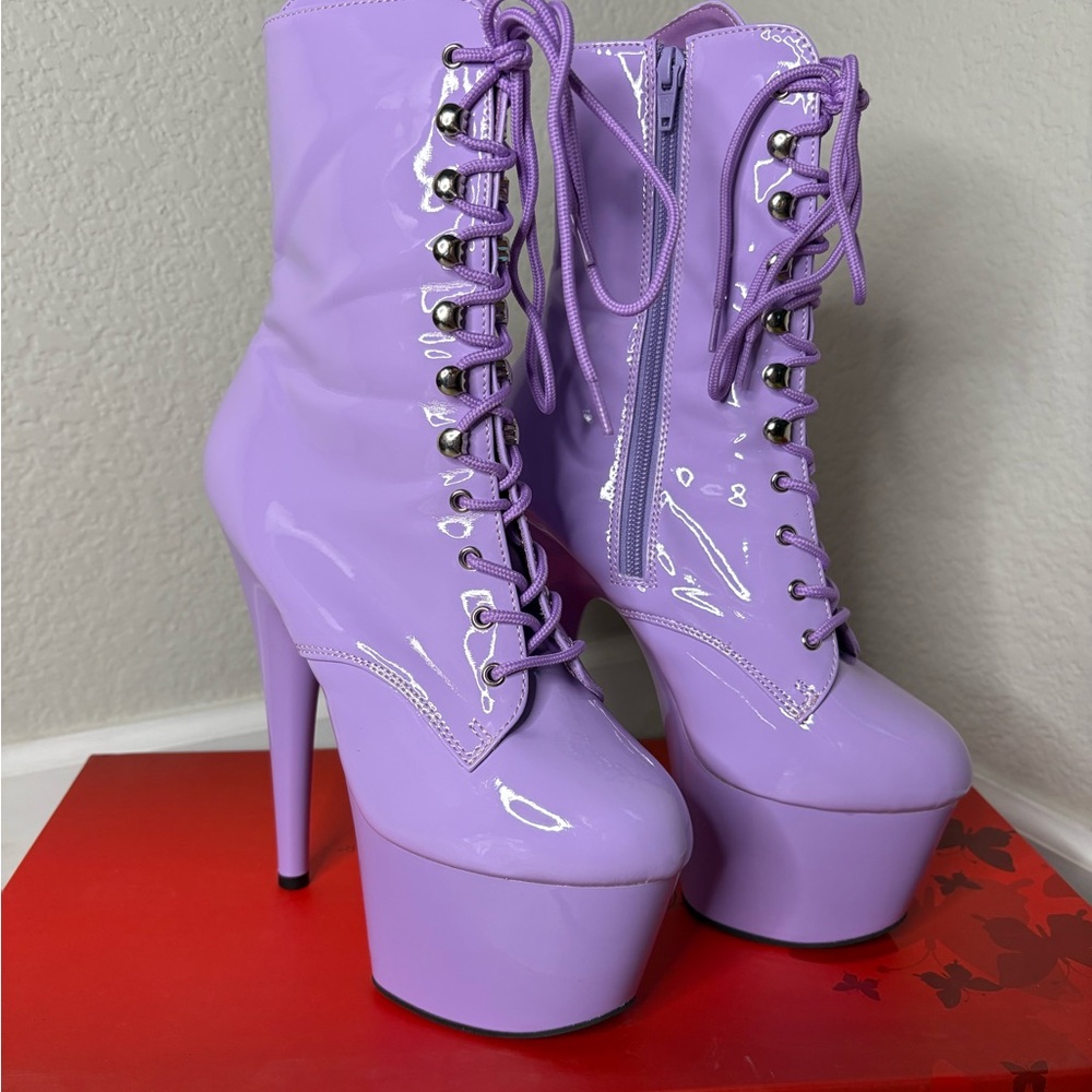 Pleaser Shiny Lavender Purple Lace-Up Platform Boots Size 8 Like New
